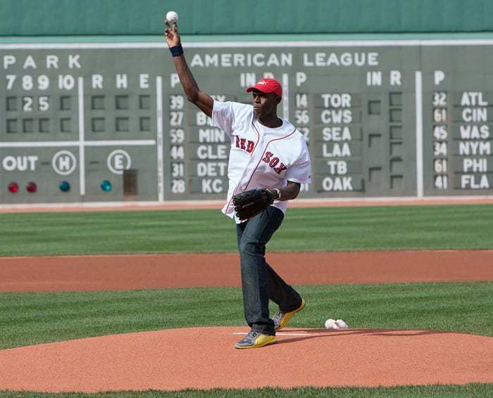2009-0425-Usain-Bolt-Boston-Red-Sox-first-pitch-ophc-59933.jpg
